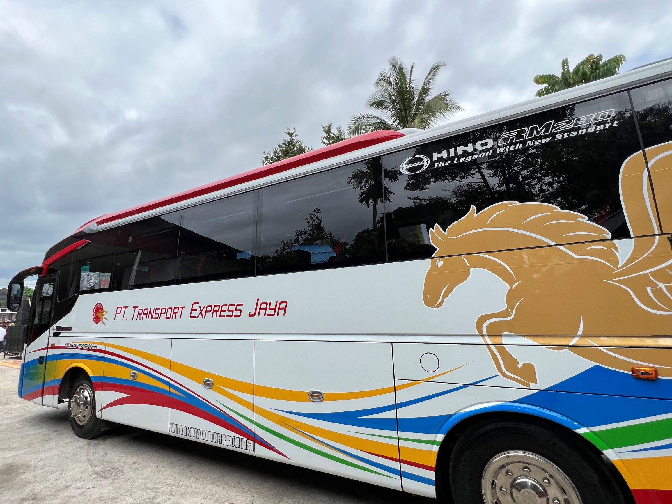 Tenaga Segar Armada Bus Kuda Terbang